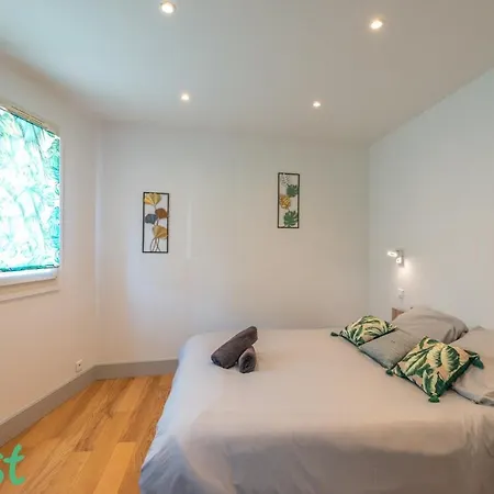 4 Personnes - Terrasse + Parking Prive * Dijon