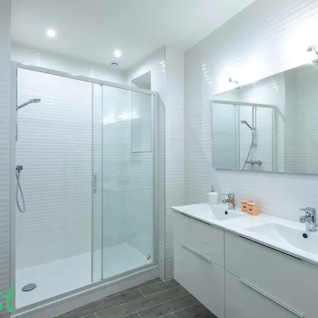 4 Personnes - Terrasse + Parking Prive Apartment *